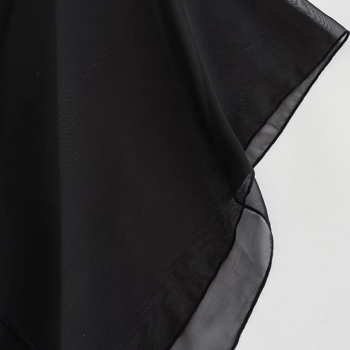 Blusa Capa Assimétrica