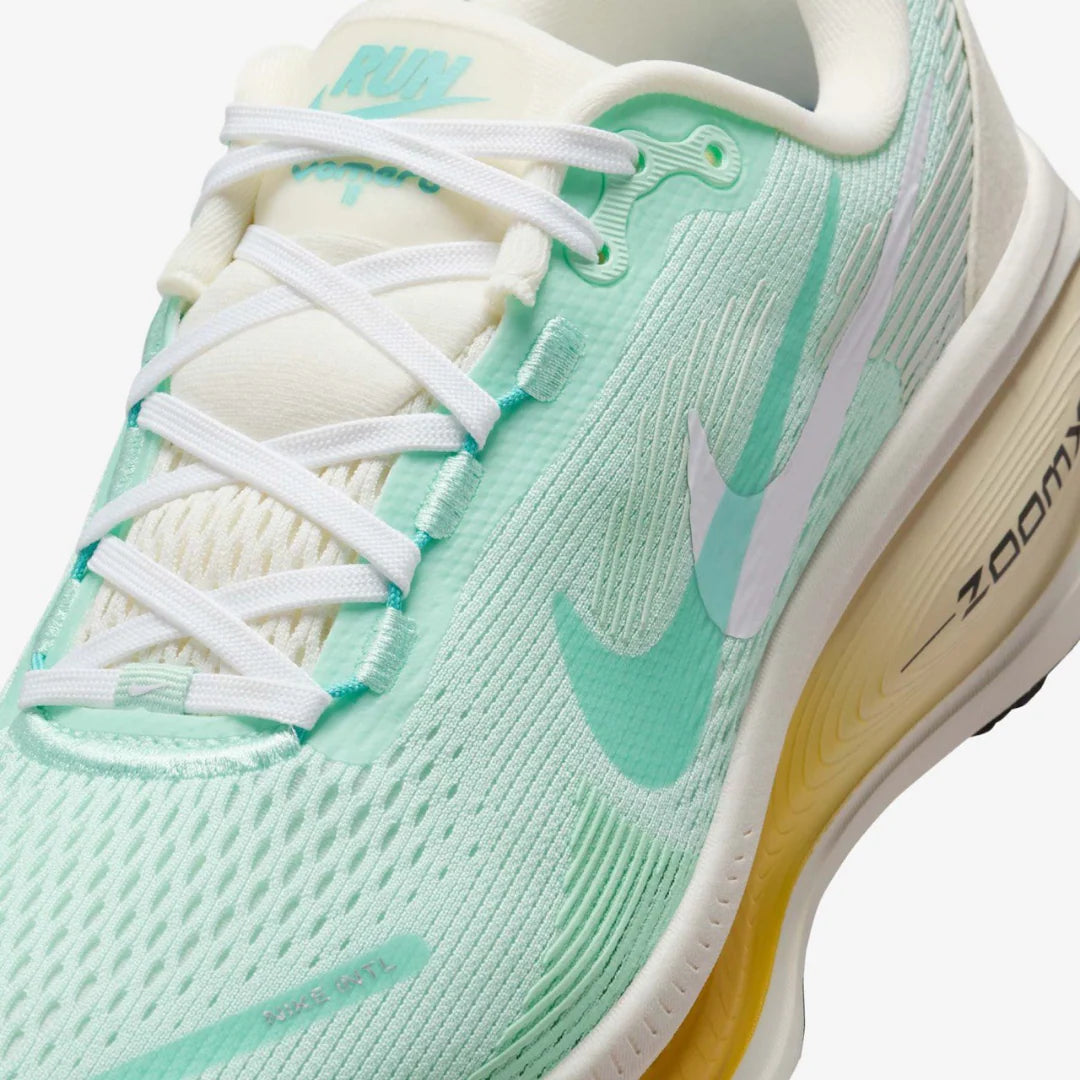 Nike Vomero 18 Flash Aqua Bege
