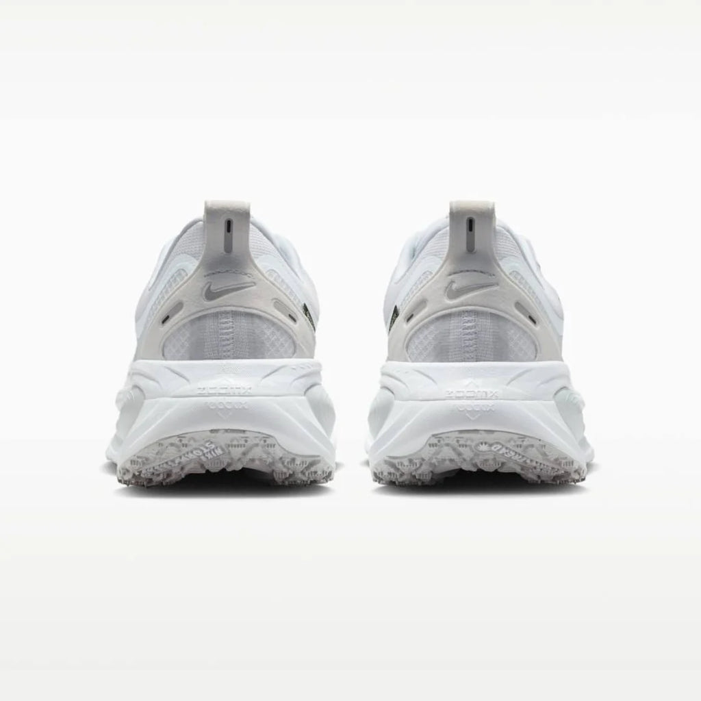 Nike Vomero 18 GORE TEX Branco Cinza Metálico