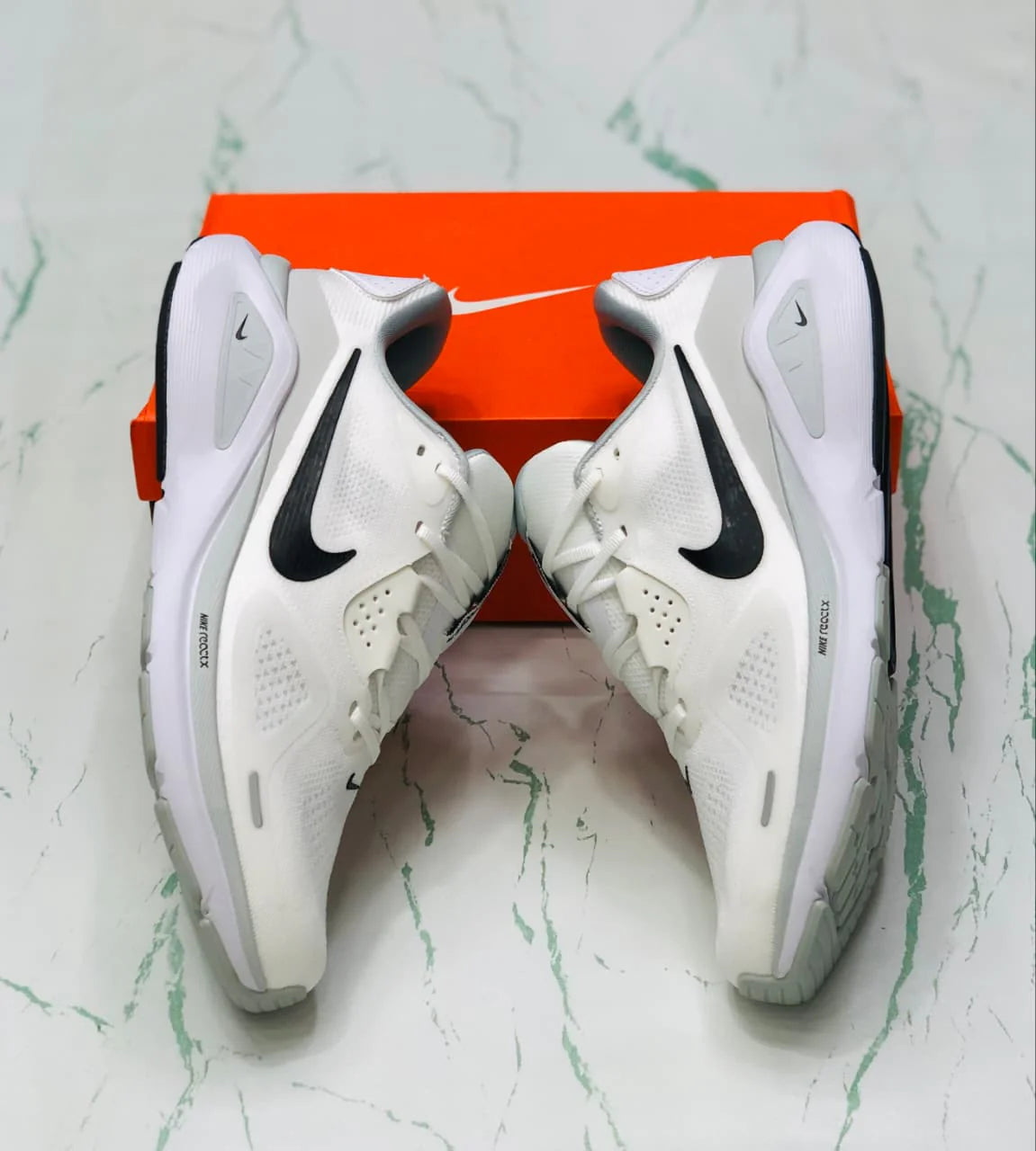 NIKE STRUCTURE 26 WHITE BLACK AND PURE PLATINIUM