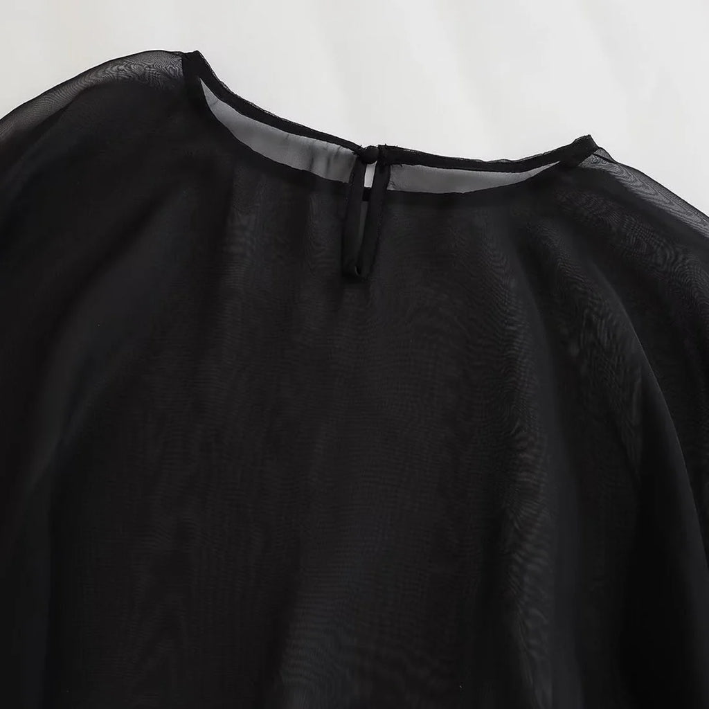 Blusa Capa Assimétrica
