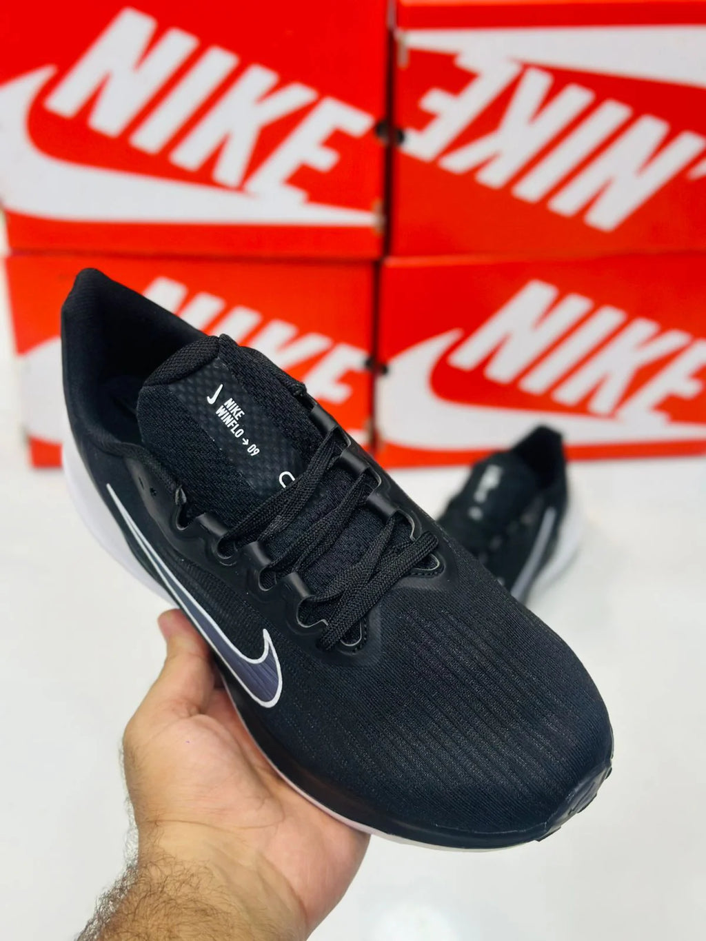 NIKE WINFLO 9 BLACK AND WHITE