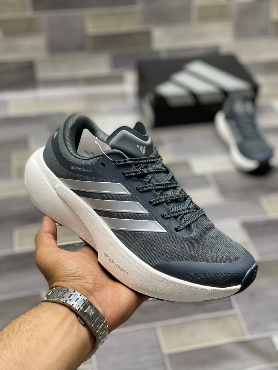 SUPERNOVA RISE 3 GREY AND SILVER