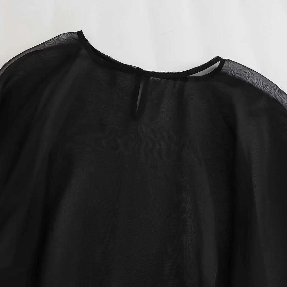Blusa Capa Assimétrica