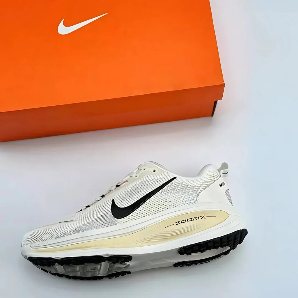 Nike Vomero 18 Branco Bege