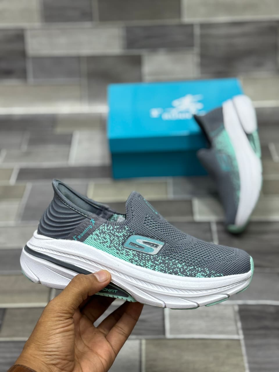 ARCH FIT SLIP ON SKECHERS GRAY