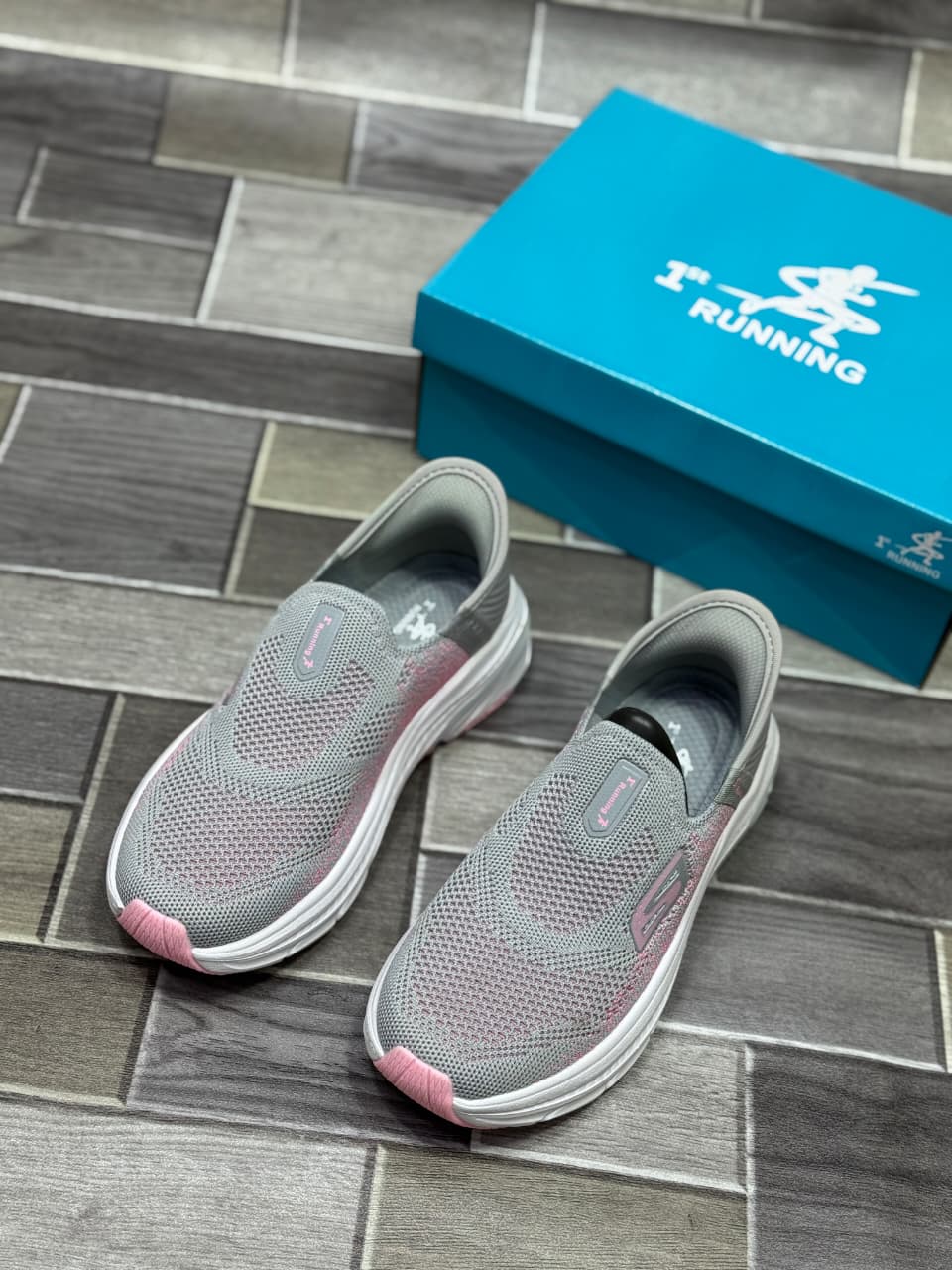 ARCH FIT SLIP ON SKECHERS GRAY WITH PINK