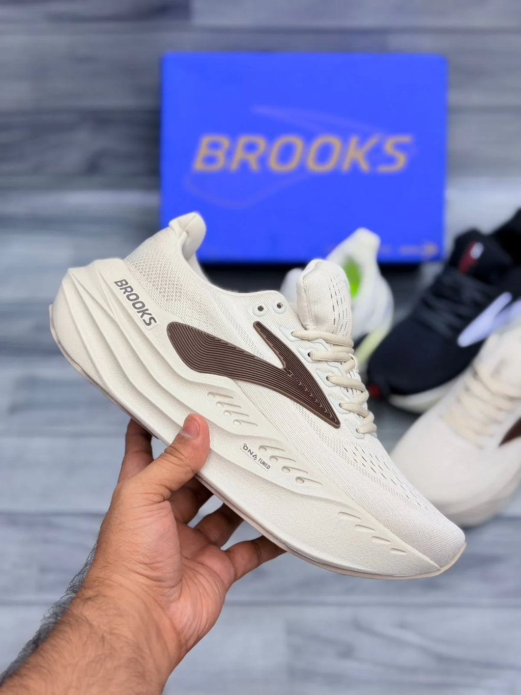 BROOKS GLYCERIN MAX ALMOND