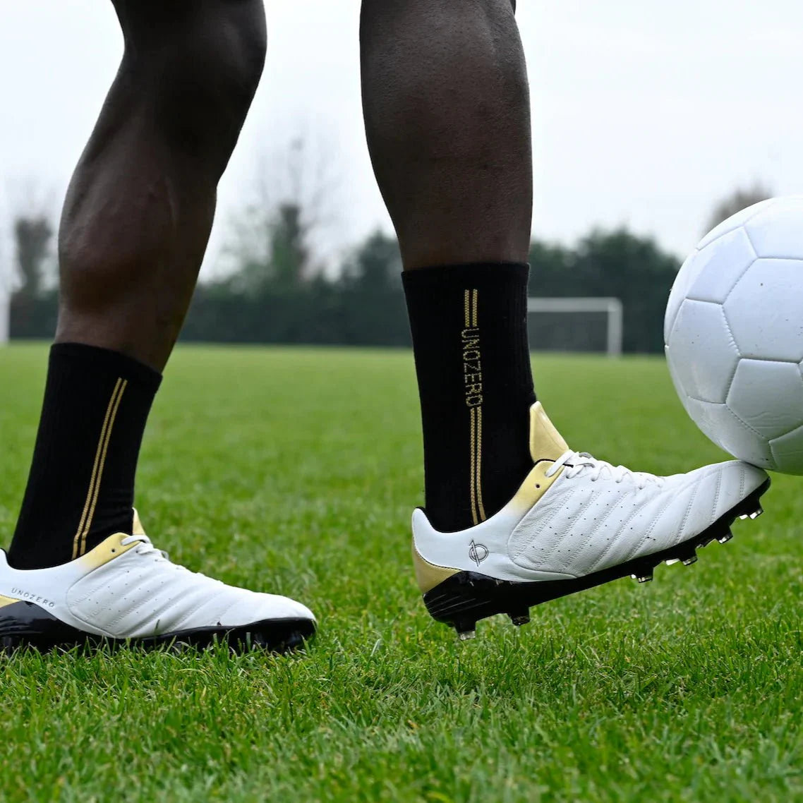 Unozero Aventto FG Firm Ground Soccer Cleats White