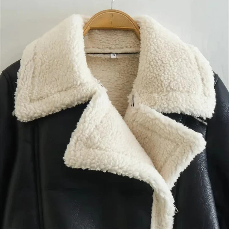 Jaqueta Cropped Pelinho