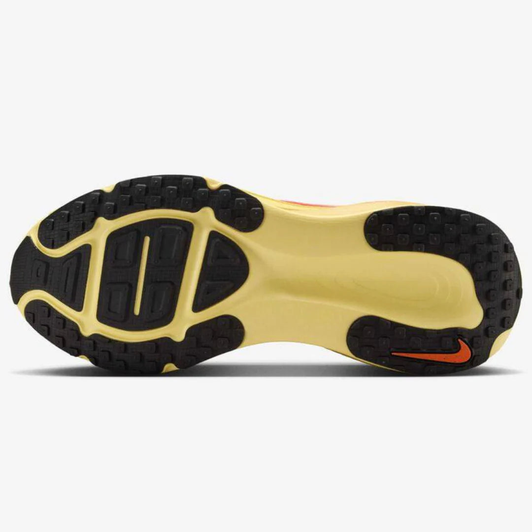 Nike Vomero 18 SE Amarelo
