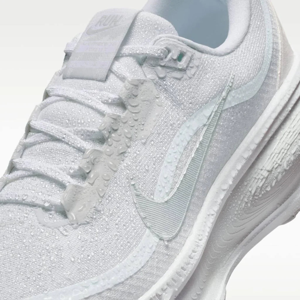 Nike Vomero 18 GORE TEX Branco Cinza Metálico
