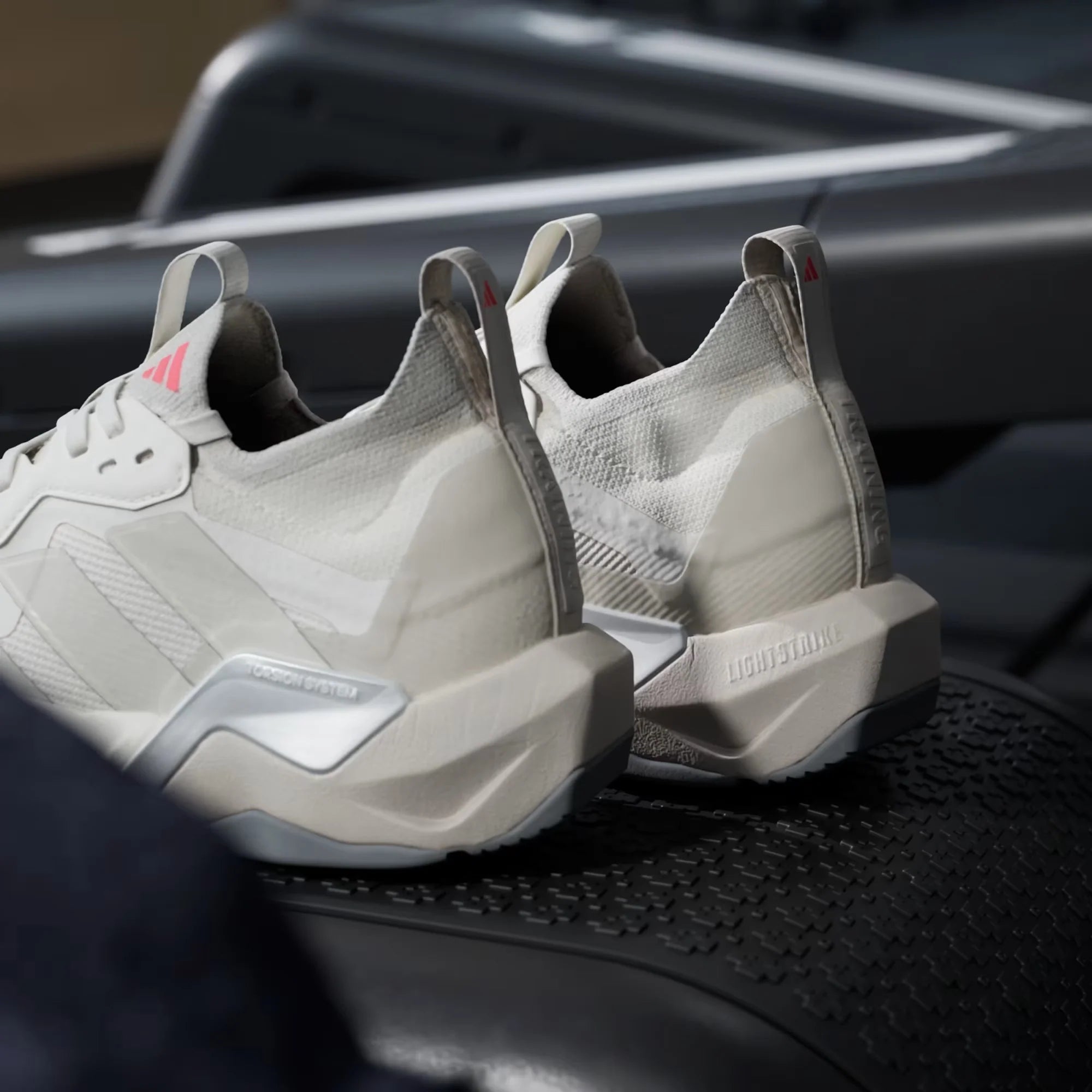 Tênis Adidas Rapidmove ADV 2 Bege